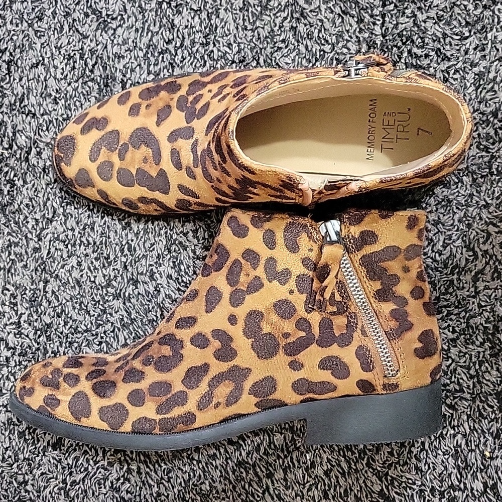 Leopard print ankle booties | Size 7